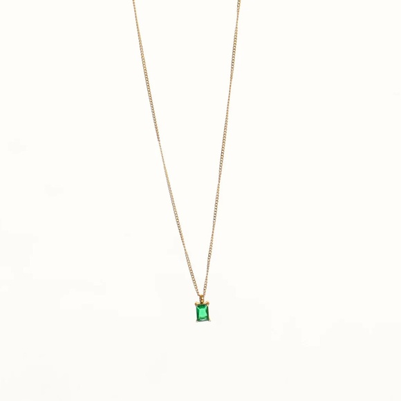 Atolea Emerald necklace and earrings - Picture 2 of 7